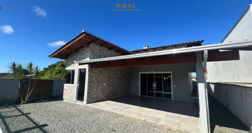 Casa individual para venda em barra velha 800 metros da praia - 01 suíte + 02 quartos