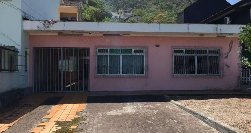 Casa com 3 quartos à venda na Avenida Governador Jorge Lacerda, --, Costeira do Pirajubaé, Florianópolis
