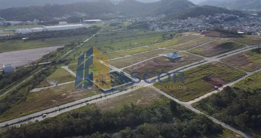 Terreno à venda na Avenida Leoberto Leal, --, Barreiros, São José