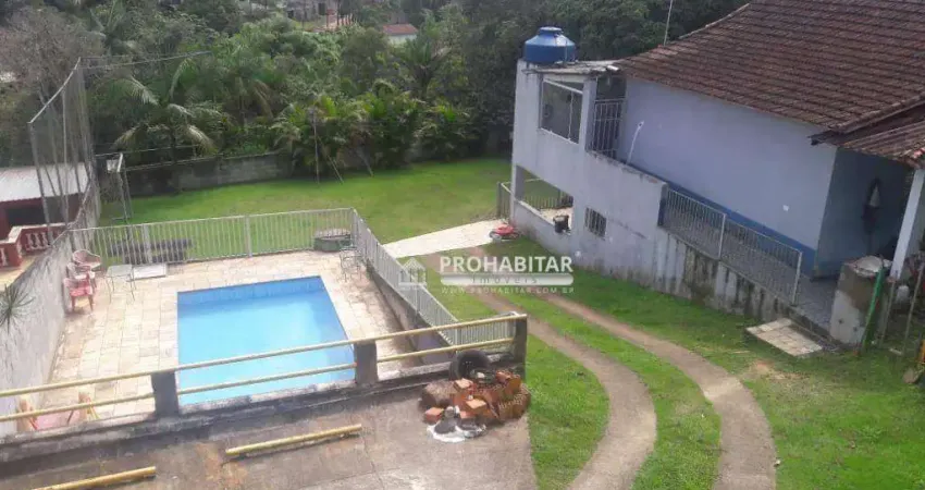 Vendo ótima chácara de 2.250m², com casa de 5 dormitórios sendo 1 suíte no Cipó do meio, com piscina e churrasqueira.
