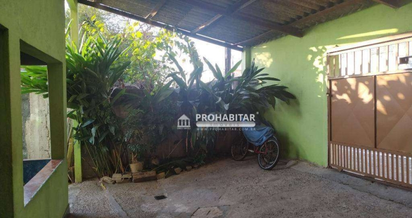 Vendo ótima casa com 1 casa principal com 2 quartos, sala, cozinha, 2 banheiros, área de serviços com varanda, bem espaçosa, e mais 3 casas no quintal