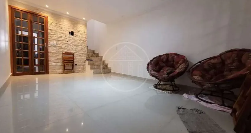 Sobrado com 2 dormitórios à venda na Terceira Divisão de Interlagos