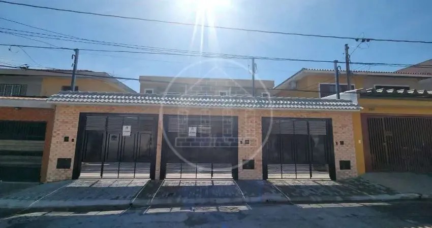 Vendo Ótimo sobrado novo com 3 dormitórios sendo 3 suítes, lavabo, quintal com churrasqueira,