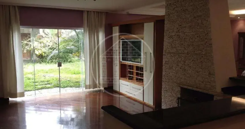 Casa com 4 dormitórios à venda, 250 m² área construída e 676 m² de terreno - Interlagos - São Paul