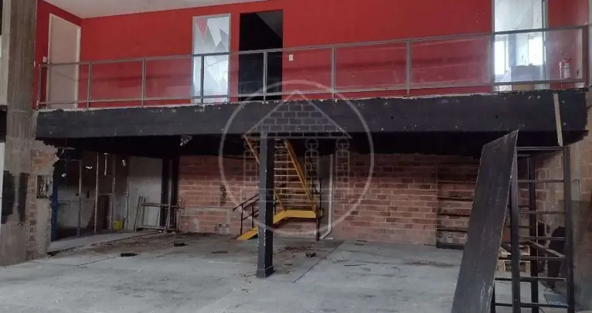 Alugo excelente salão comercial de 280m² piso térreo mais 75 m² de mezanino