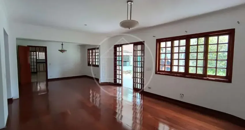 Casa com 4 quartos para alugar no Jardim Prudência, São Paulo