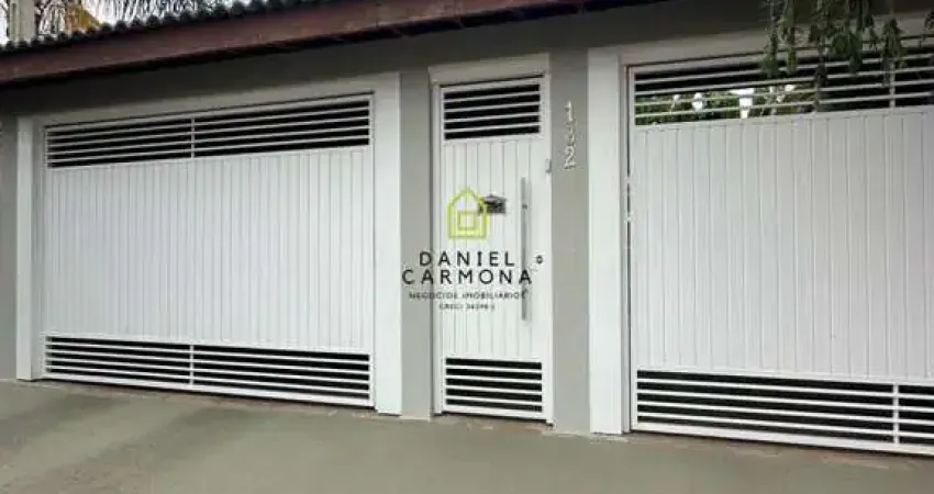 Casa ampla! Assobradada com  2 dormitórios, sendo 1 suite!!!