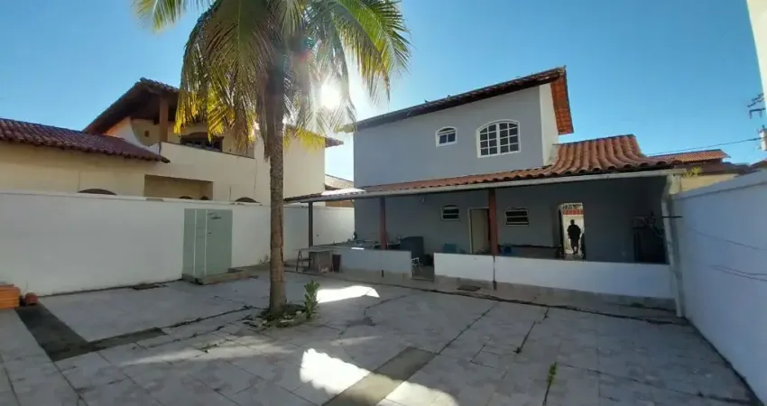 Casa à venda 4 quartos, vagas para até 3 carros, na praia de Piratininga, Regiao Oceânica de Niterói - RJ