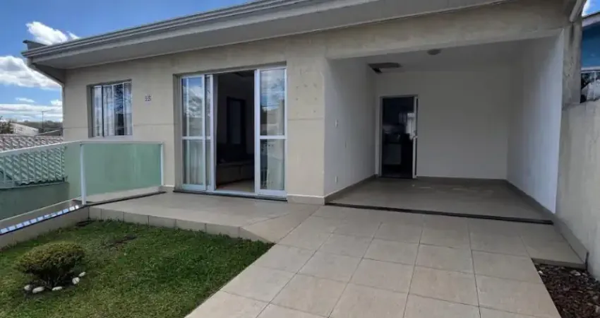 Linda casa averbada para 2 famílias.  excelente para morar e investir!