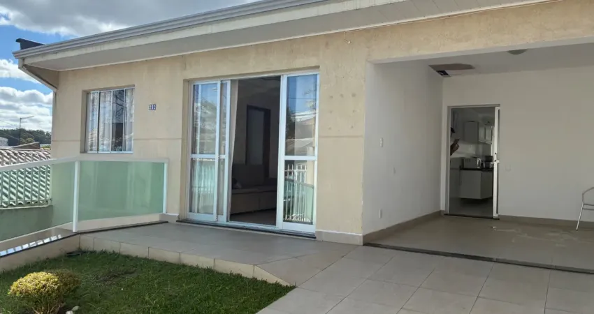 Linda casa averbada para 2 famílias. excelente para morar e investir!