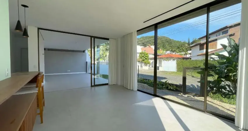Venda | Casa com 3 suítes + 2 vagas