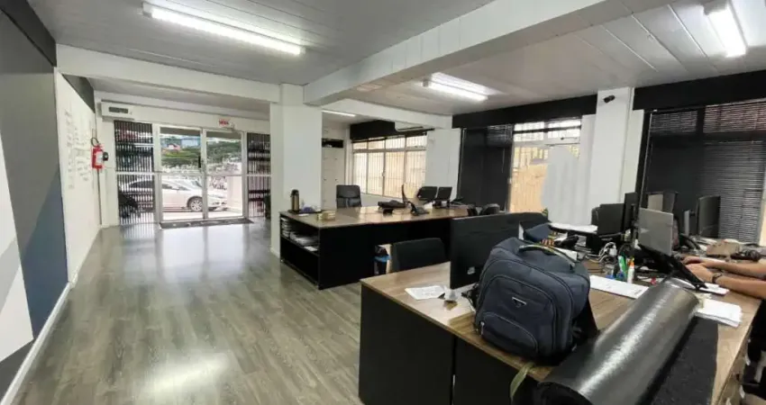 Loja comercial com 4 vagas