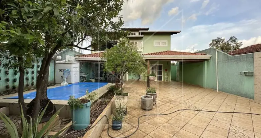 Sobrado para Venda em Caldas Novas, Vila Olegário Pinto, 4 dormitórios, 1 suíte, 3 banheiros, 6 vagas