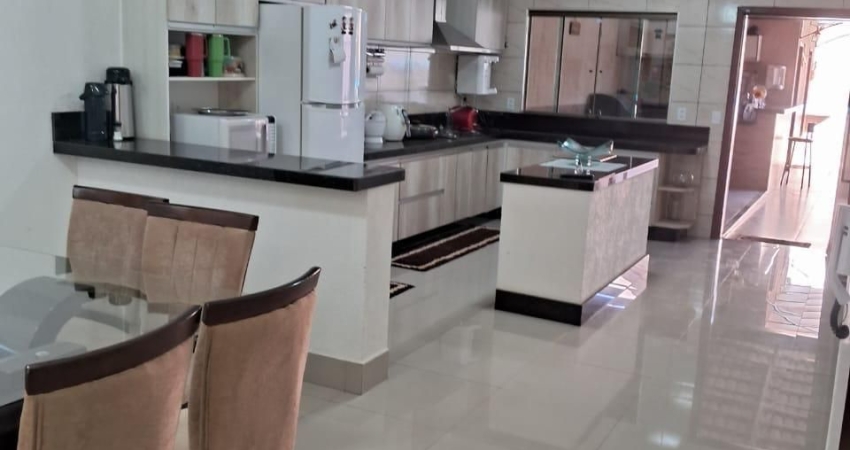 CASA COM LOTE 400 QSC 19 ACEITA PERMUTA POR IMOVEL DE MENOR VALOR
