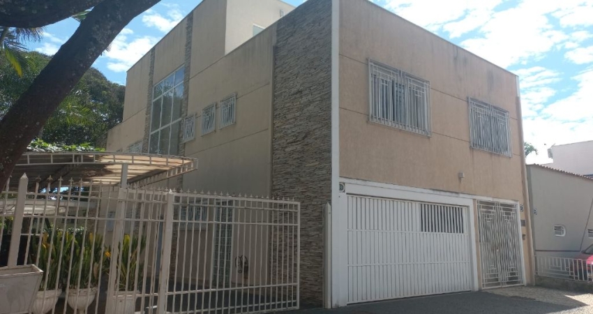 CASA SOBRADO SHIGS 713 - CASA ESPETACULAR, REFORMADA, ELEVADOR