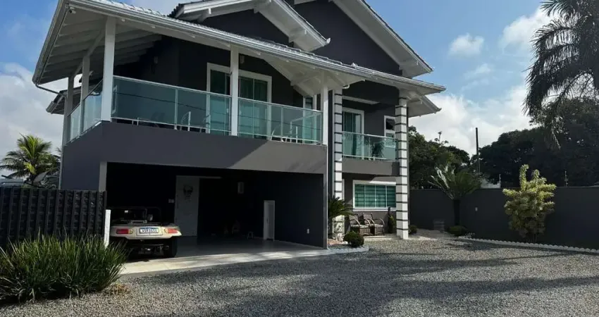 Casa sobrado alto padrão com piscina frente ao rio - balneário piçarras.r$3.100.000,00