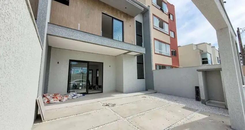 Sobrado 300 METROS DA PRAIA com 3 dormitórios sendo 1 suíte e Piscina à venda, 113 m² por R$ 900.000 - Itajuba - Barra Velha/SC