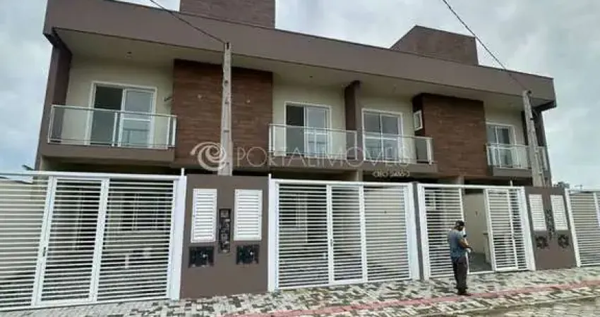 Charme e praticidade: sobrado com amplo living no coração de porto belo