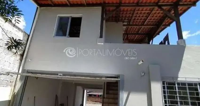 Casa ampla com suíte e churrasqueira em meia praia: ideal para morar ou investir