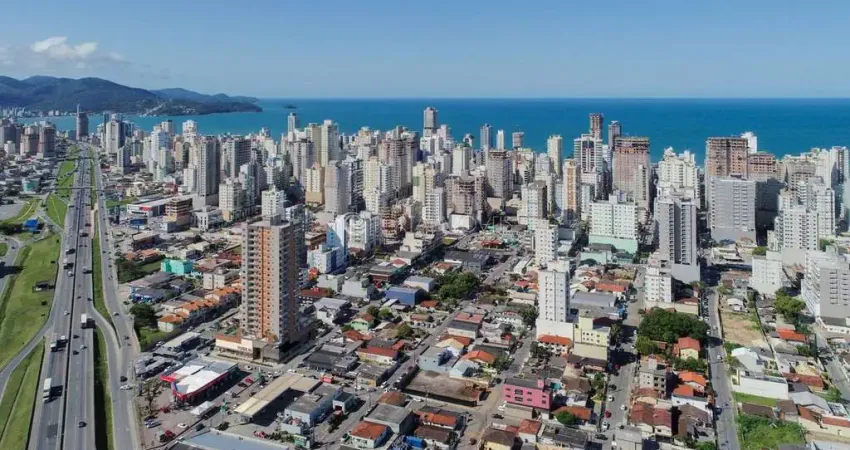 Apartamento com 2 quartos à venda na Rua 246, 1, Meia Praia, Itapema