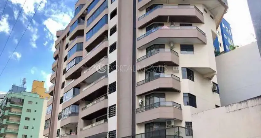 Res. fragatas, apartamento em ótima localização na meia praia.