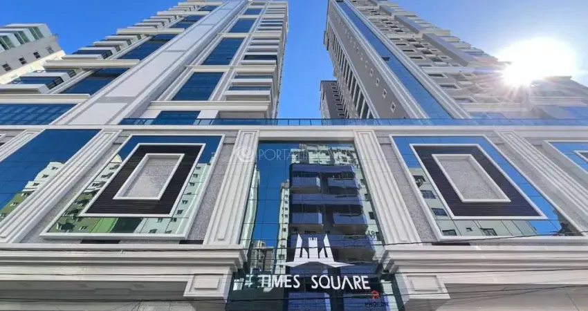 Exclusividade e conforto: apartamento com 4 suítes e 3 vagas em meia praia