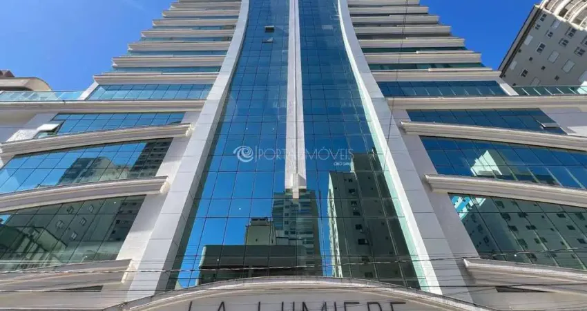 Luxo à beira-mar: cobertura exclusiva com 4 suítes em meia praia