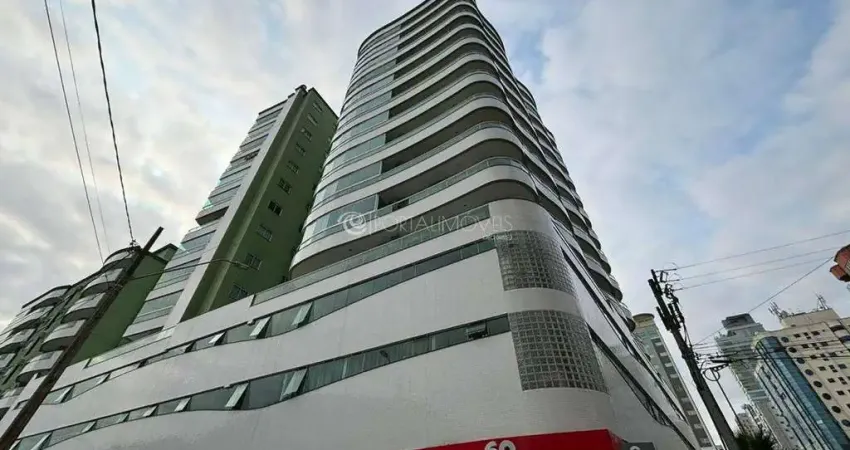 Apartamento mobiliado na quadra-mar em meia praia – 3 dormitórios, 1 suíte, e área de lazer completa