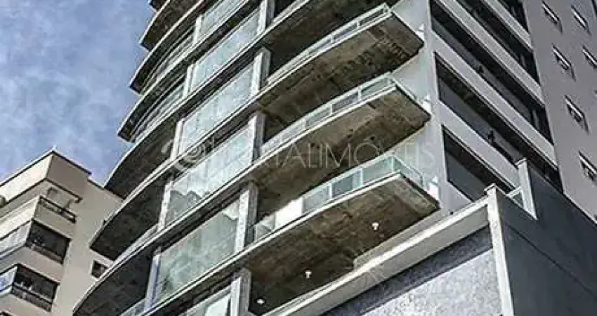 Apartamento exclusivo em meia praia: 3 suítes e terraço a apenas 250m do mar