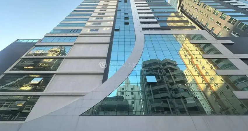 Luxo de frente para o mar em meia praia – 4 suítes mobiliadas com 3 vagas