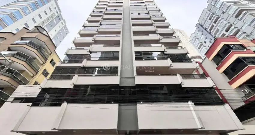 Apartamento amplo com 4 dormitórios e terraço privativo no coração da meia praia!