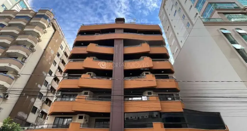 Apartamento mobiliado com 3 dormitórios e churrasqueira em meia praia – pontal do sul