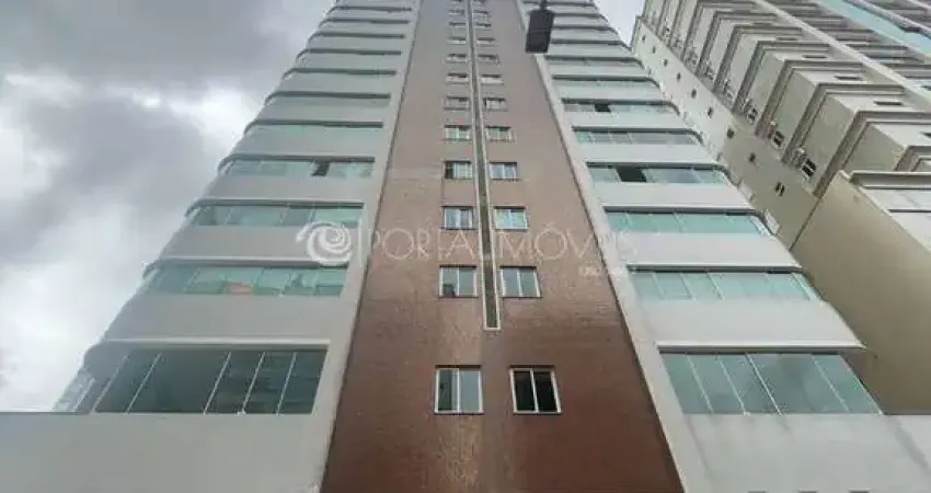 Exclusividade a 50m do mar: cobertura alto padrão com 3 vagas e lazer completo!