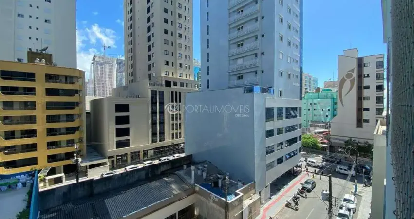 Conforto e praticidade no residencial via liberdade: apartamento mobiliado com 3 dormitórios em meia praia