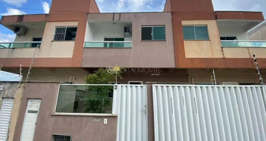 Sobrado de 3 dormitórios com churrasqueira e 2 vagas de garagem em porto belo