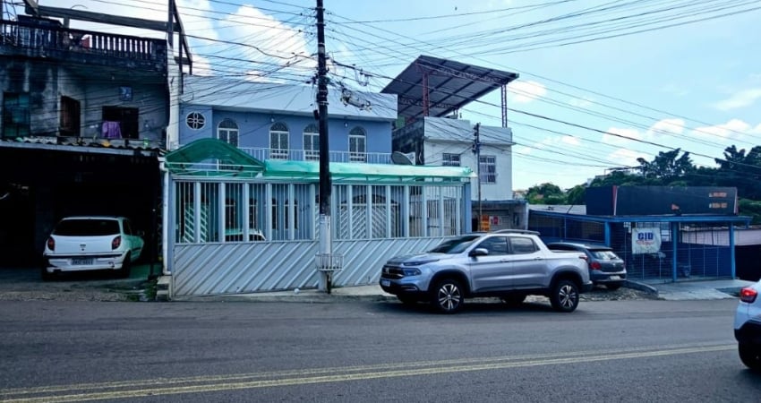 Alugo esta casa com 3 quartos - Praça 14 - Centro