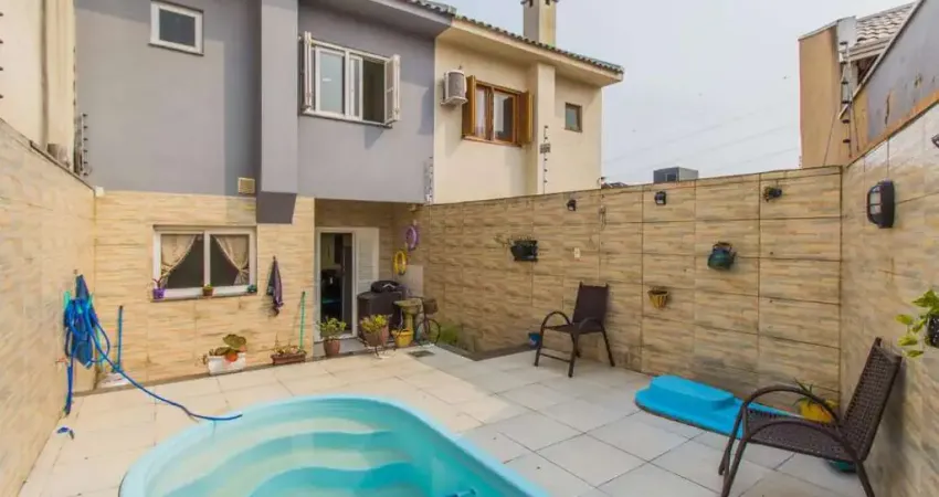 Seu novo lar espera por você: casa de 2 suítes com piscina e localização privilegiada!