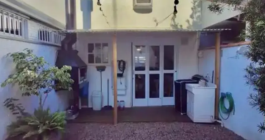 Casa semimobiliada com churrasqueira e varanda em são josé - venda