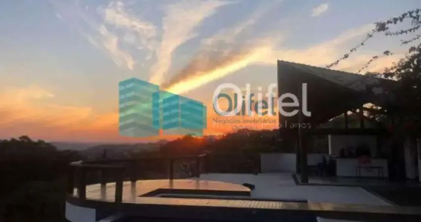 Casa à venda com 5 suítes em  condomínio de alto padrão na cidade de Louveira.  Lindo sobrado moderno e com fino acabamento, são 760m² de construção em um terreno de 1.890m², o andar superior oferece 