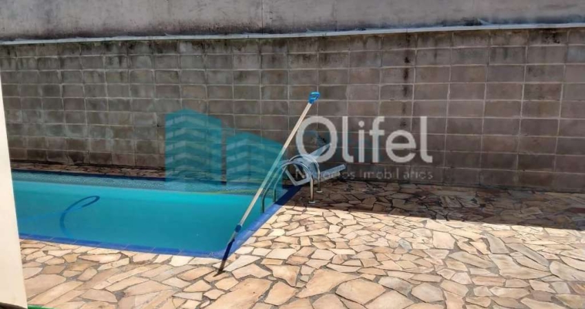 Casa térrea em condomínio em Louveira com 4 dormitórios, sendo 2 suítes, uma master com closet, cozinha planejada, lavanderia, sala ampla para 3 ambientes, quintal, piscina, vagas para 4 carros, sendo