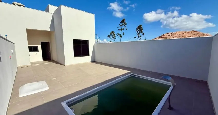 Linda casa com piscina sendo dois quartos com suite em areias de baixo, gov . celso ramos, proximo as praias