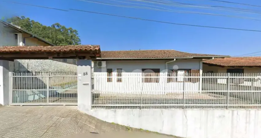 Casa com 3 quartos para alugar no Velha, Blumenau 