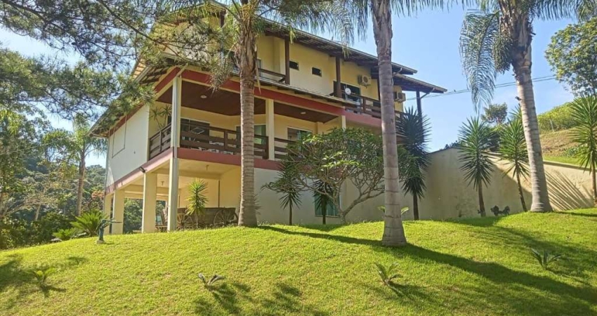 Sitio com boa estrutura pronta para uso em Gaspar SC