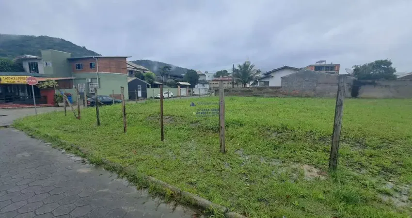 Terreno à venda na Praia de Armação do Itapocorói, Penha 