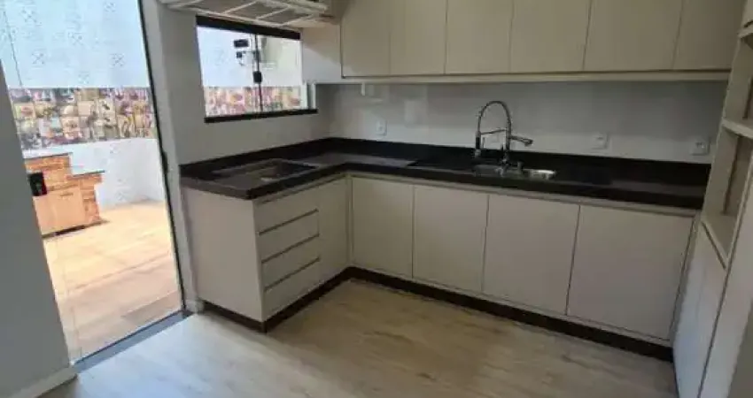 Sobrado para Venda em Itajaí, Cordeiros, 4 dormitórios, 1 suíte, 2 banheiros, 2 vagas