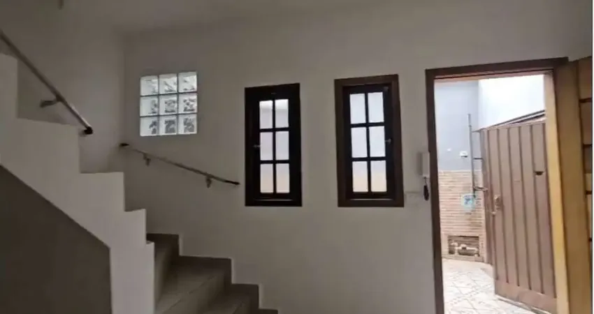 Sobrado à venda - 3 dormitórios (1 suíte) | 2 vagas | conforto e espaço par