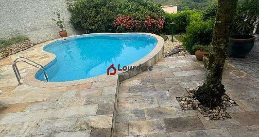 Casa espaçosa com linda vista no bairro Jardim Maluche!!!