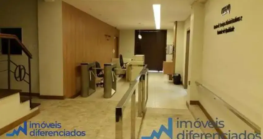 Salão comercial com 1.850m², gerador e elevador privativos.