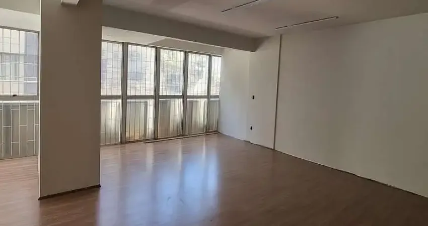 Loja e sobreloja na rua paula gomes, próximo a praça 19 de dezembro no centro. [970.001]