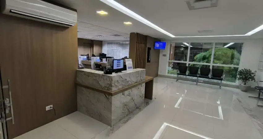 Laje Corporativa climatizada e mobiliada no Edifício Helbor Offices Champagnat próximo ao Banco do Brasil no Bigorrilho. [973.00